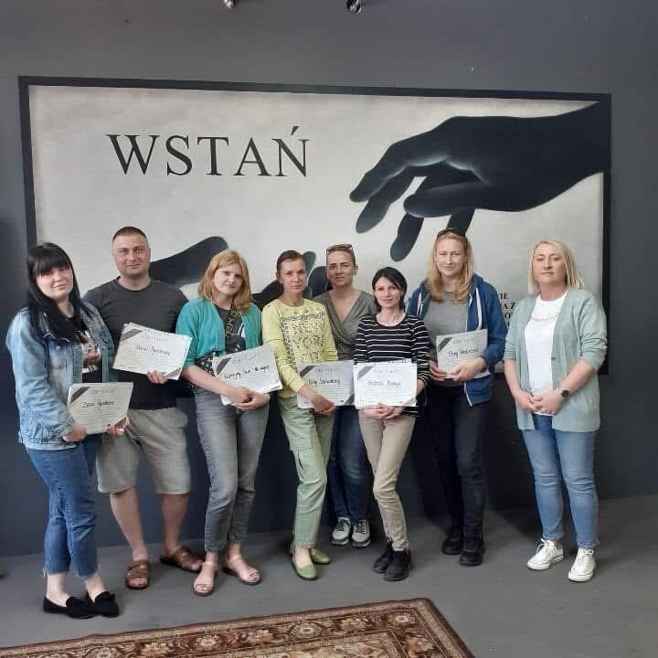 Kobiety z Ukrainy otoczone opieką - fundacja wstań - wstań.pl