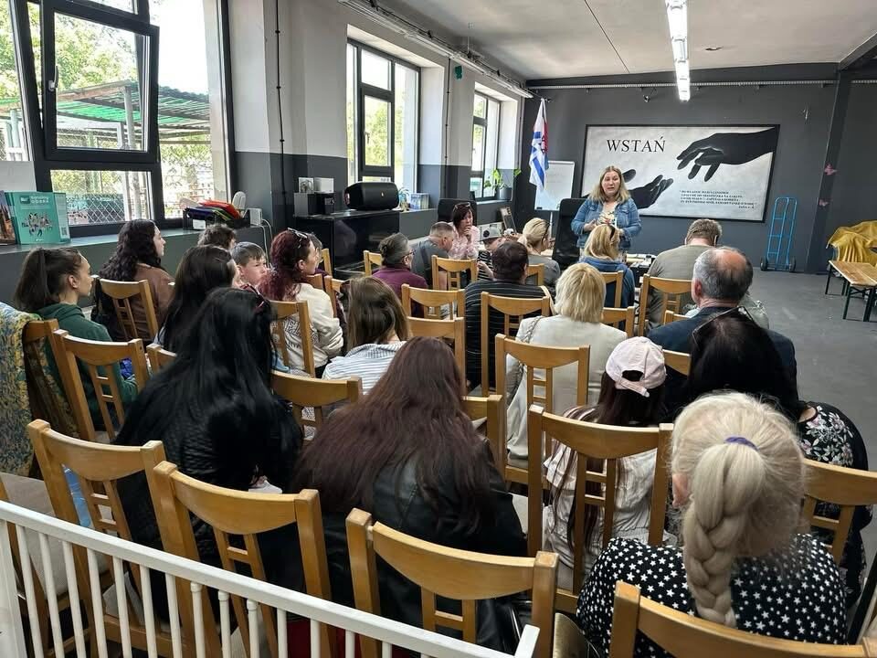 Kobiety z Ukrainy otoczone opieką - fundacja wstań - wstań.pl